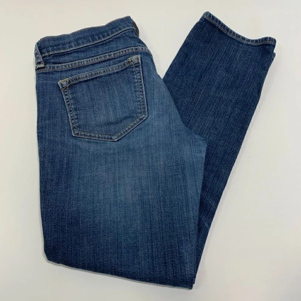 Old Navy The Diva Straight Leg Short Jean